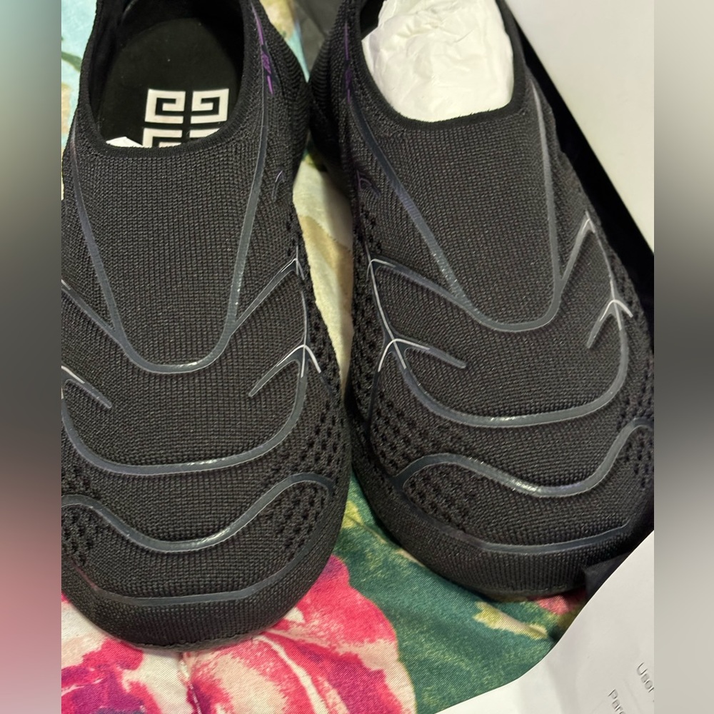 Brand New GIVENCHY
Black TK-360 Sneakers size 36 and fits a women’s 37. - Picture 5 of 15